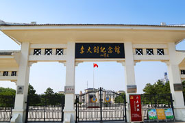 用青春照亮觉醒年代——走进北 京李大钊故居。