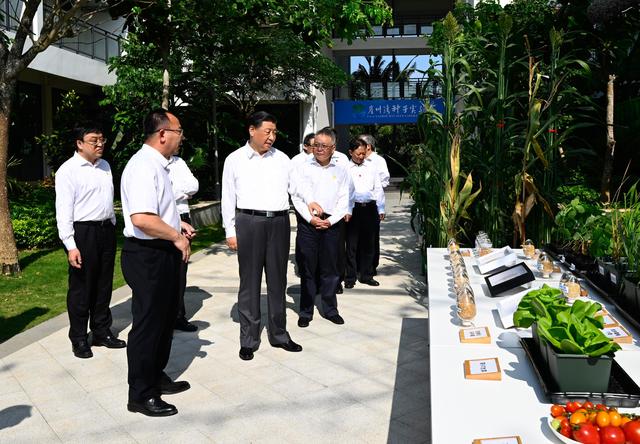 “探索试验蹚出来一条路子”——记习近平总书记赴海南考察调研